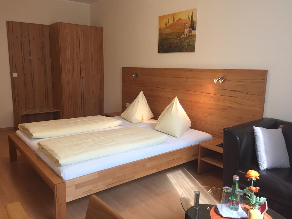 Gasthaus Hotel Feldschlange Ried im Innkreis Buitenkant foto